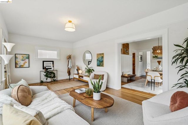 5360 5360 LOCKSLEY Ave, Oakland, CA 94618