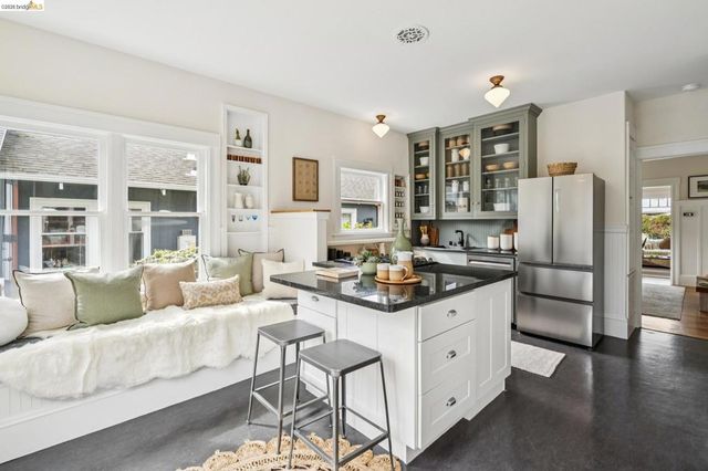 5360 5360 LOCKSLEY Ave, Oakland, CA 94618