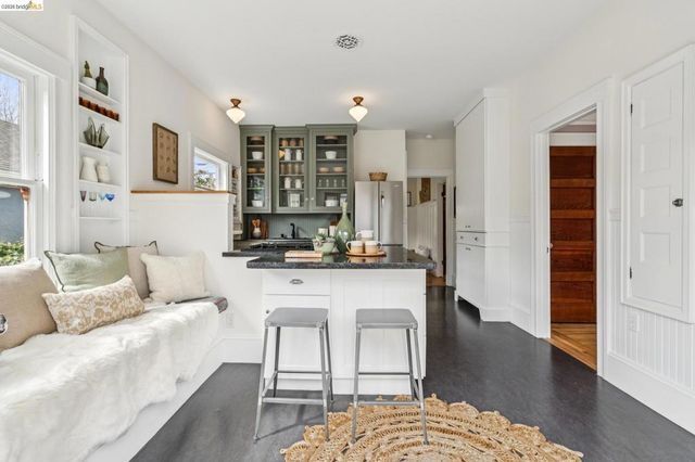 5360 5360 LOCKSLEY Ave, Oakland, CA 94618