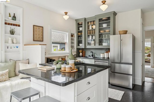 5360 5360 LOCKSLEY Ave, Oakland, CA 94618