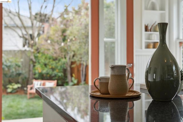 5360 5360 LOCKSLEY Ave, Oakland, CA 94618