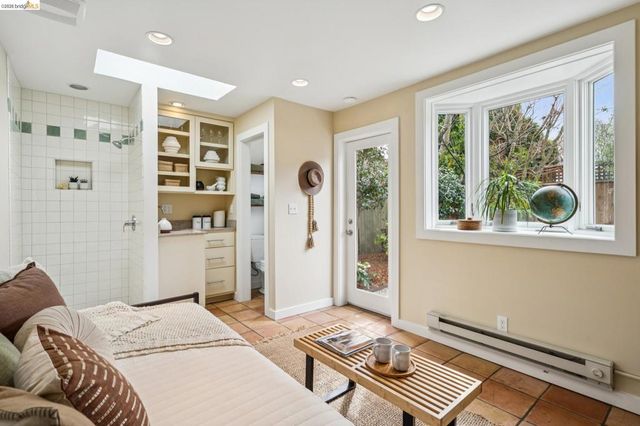 5360 5360 LOCKSLEY Ave, Oakland, CA 94618