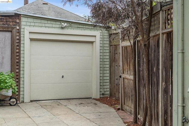 5360 5360 LOCKSLEY Ave, Oakland, CA 94618