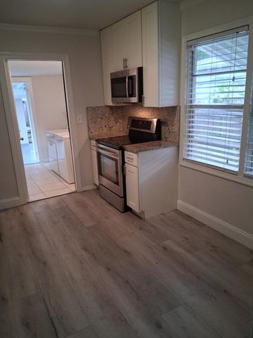 5815 Garden Avenue, West Palm Beach, FL 33405