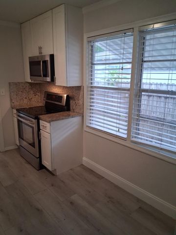 5815 Garden Avenue, West Palm Beach, FL 33405