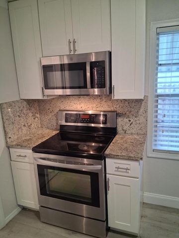 5815 Garden Avenue, West Palm Beach, FL 33405