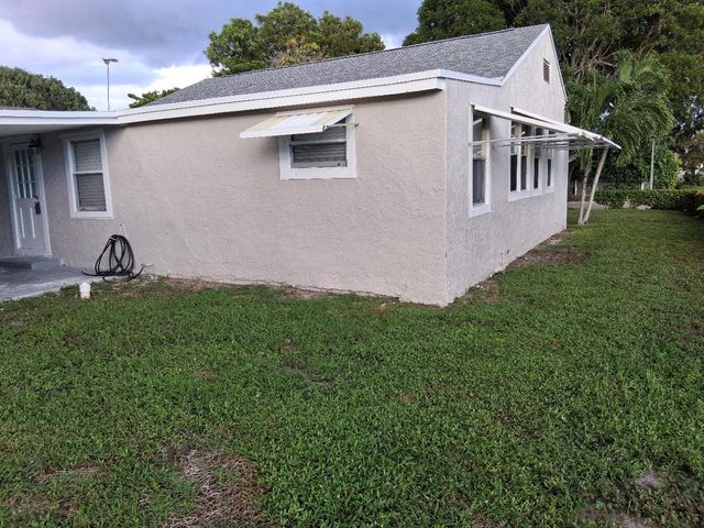5815 Garden Avenue, West Palm Beach, FL 33405