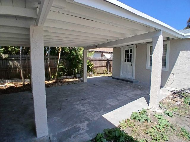5815 Garden Avenue, West Palm Beach, FL 33405