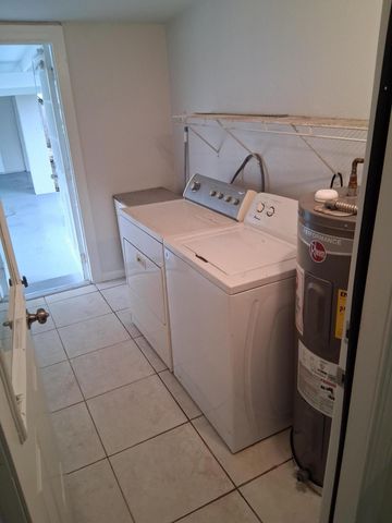 5815 Garden Avenue, West Palm Beach, FL 33405