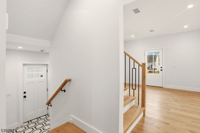 29 Alice Ln, Clark Twp., NJ 07066