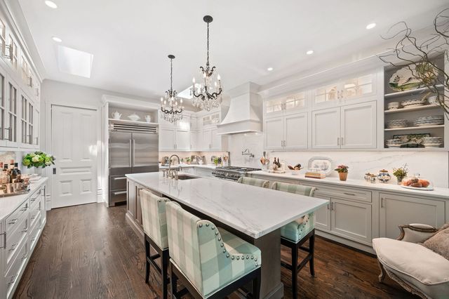 55 E ELM Street, Chicago, IL 60611