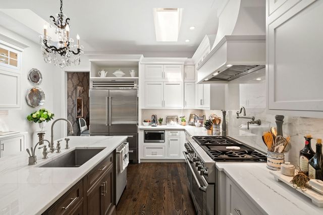 55 E ELM Street, Chicago, IL 60611