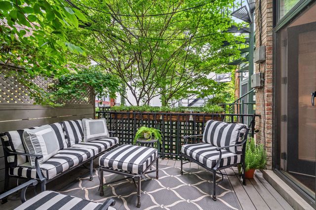 55 E ELM Street, Chicago, IL 60611