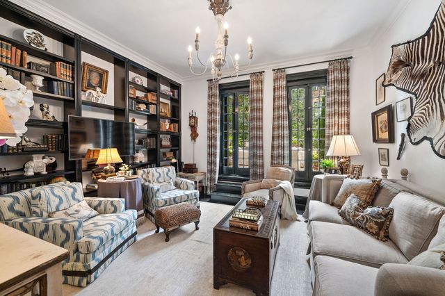 55 E ELM Street, Chicago, IL 60611