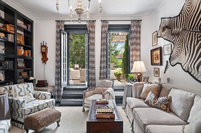 55 E ELM Street, Chicago, IL 60611