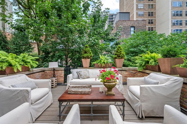 55 E ELM Street, Chicago, IL 60611