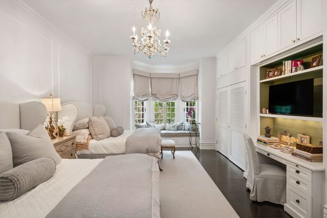 55 E ELM Street, Chicago, IL 60611