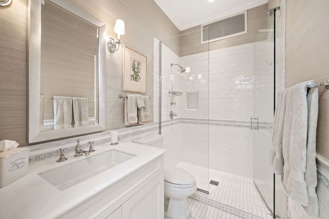 55 E ELM Street, Chicago, IL 60611