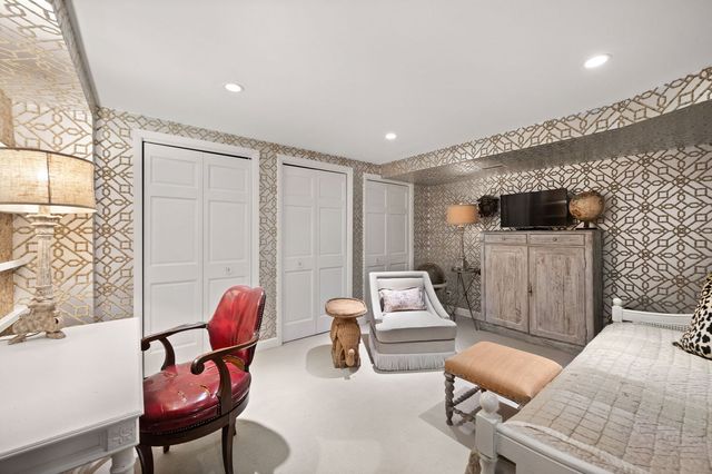 55 E ELM Street, Chicago, IL 60611