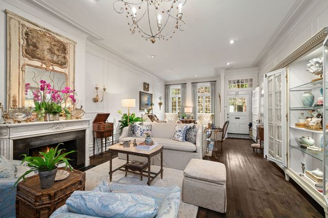 55 E ELM Street, Chicago, IL 60611