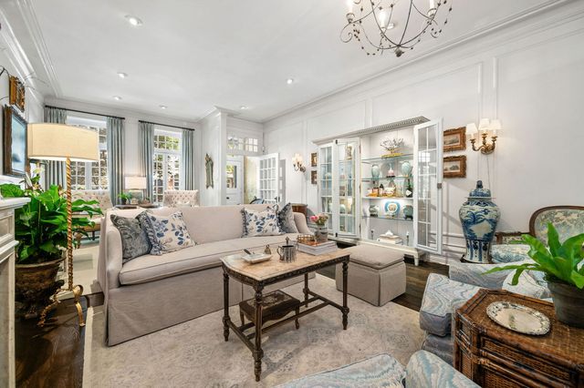 55 E ELM Street, Chicago, IL 60611