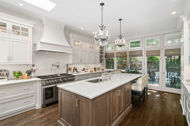 55 E ELM Street, Chicago, IL 60611