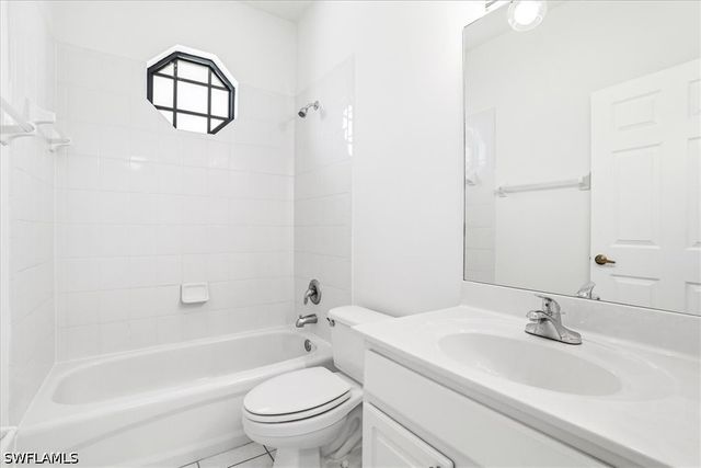 7550 Meadow Lakes DR 4701, Naples, FL 34104