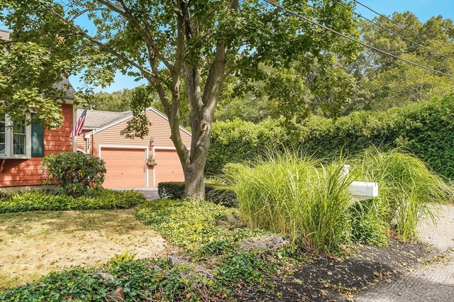 42 Riverview Dr, Newbury, MA 01951