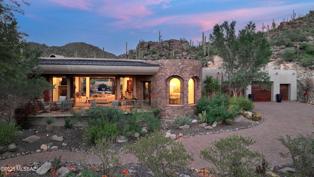 13971 N Jims Deadend Place, Marana, AZ 85658