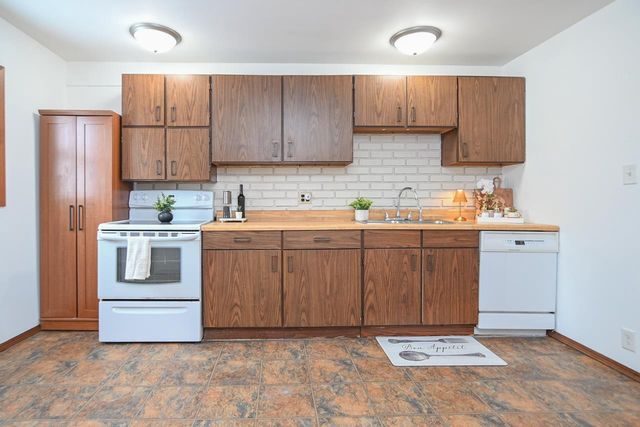 1129 S CHESTNUT AVENUE, Green Bay, WI 54304