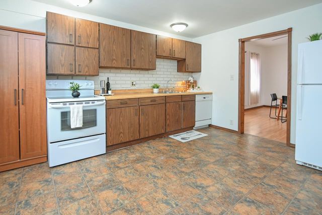 1129 S CHESTNUT AVENUE, Green Bay, WI 54304