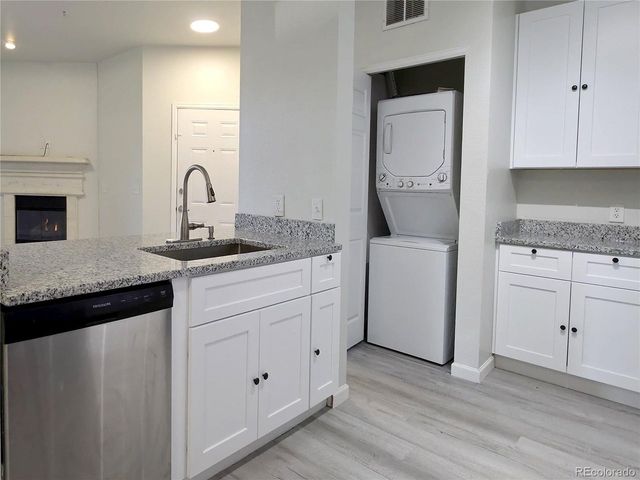 3890 S Dayton St 107, Aurora, CO 80014