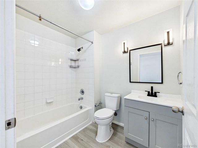 3890 S Dayton St 107, Aurora, CO 80014