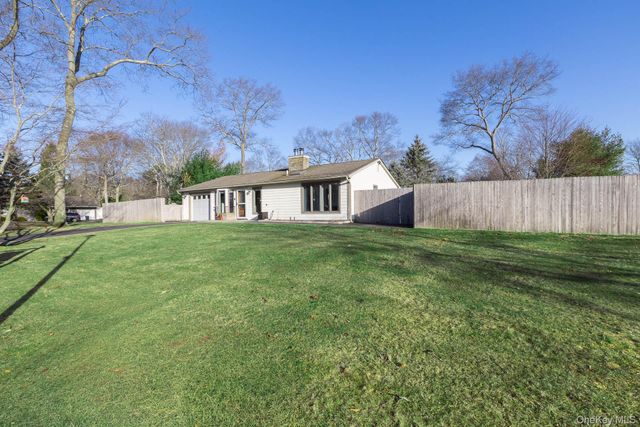 5 Longleaf Lane, Medford, NY 11763