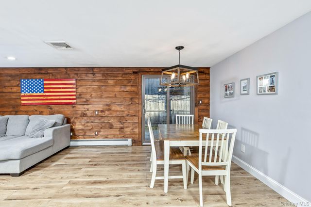 5 Longleaf Lane, Medford, NY 11763