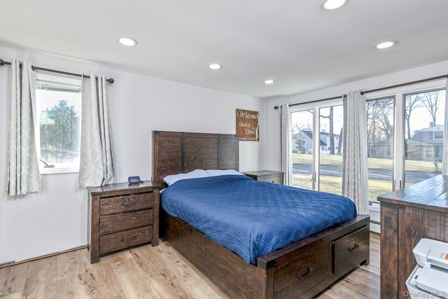 5 Longleaf Lane, Medford, NY 11763