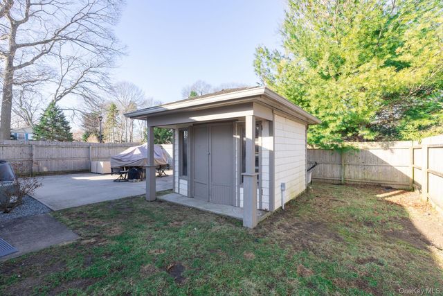 5 Longleaf Lane, Medford, NY 11763