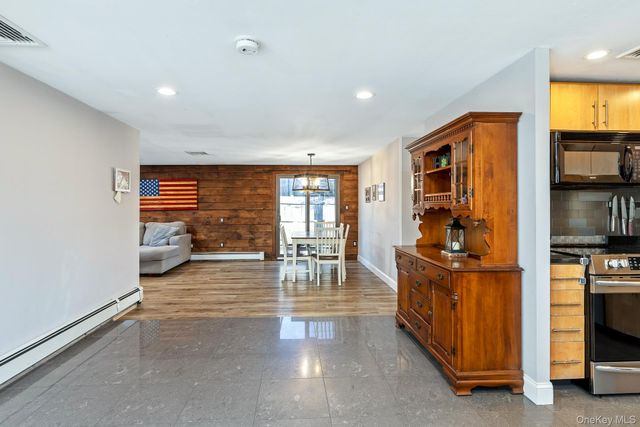 5 Longleaf Lane, Medford, NY 11763