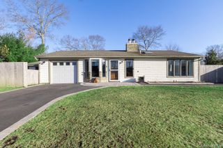 5 Longleaf Lane, Medford, NY 11763