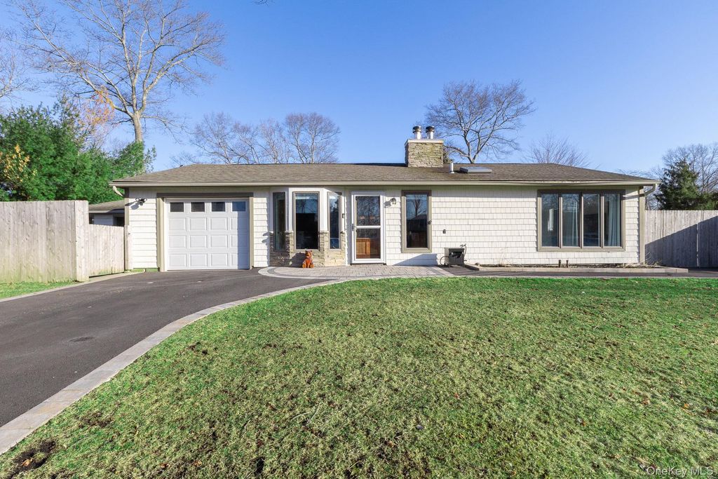 5 Longleaf Lane, Medford, NY 11763