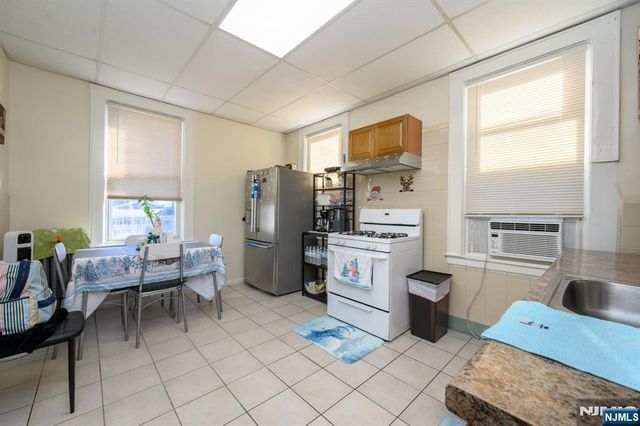 427-429 N 12th Street, Newark, NJ 07107