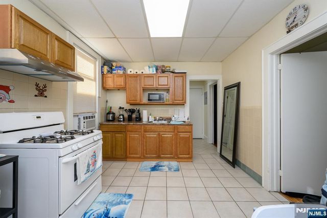 427-429 N 12th Street, Newark, NJ 07107