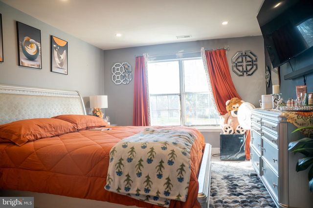 881-B SCOTSWOOD CT, Mount Laurel, NJ 08054