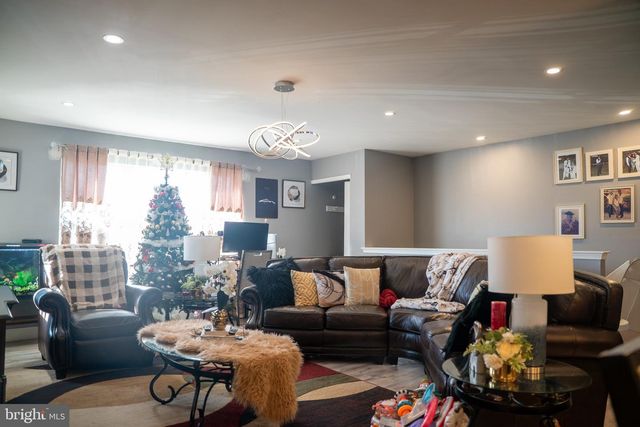 881-B SCOTSWOOD CT, Mount Laurel, NJ 08054