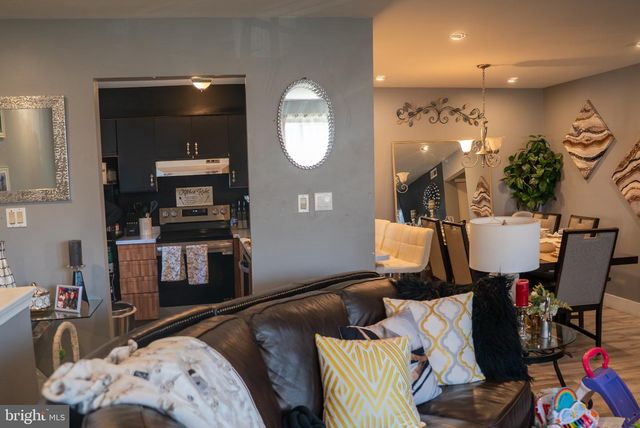 881-B SCOTSWOOD CT, Mount Laurel, NJ 08054