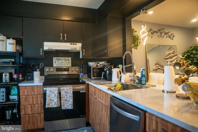 881-B SCOTSWOOD CT, Mount Laurel, NJ 08054