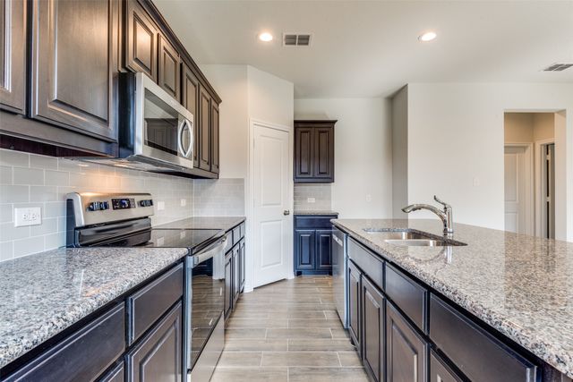 717 Presidio Street, Aubrey, TX 76227