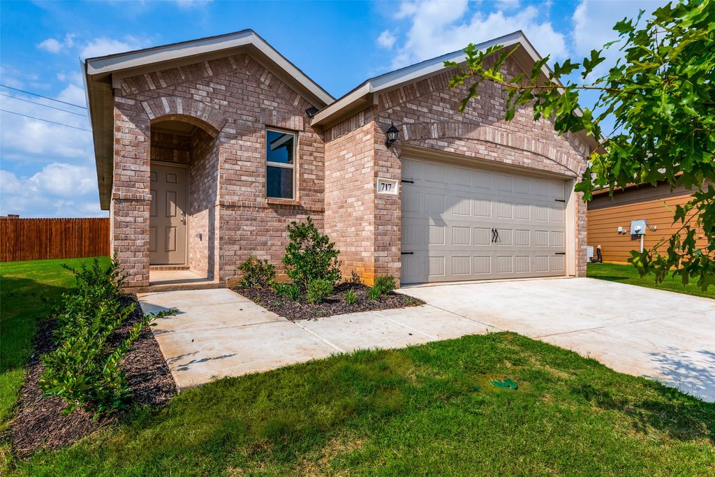 717 Presidio Street, Aubrey, TX 76227
