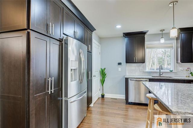 4 Pleasant Place, Metuchen, NJ 08840