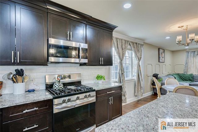 4 Pleasant Place, Metuchen, NJ 08840